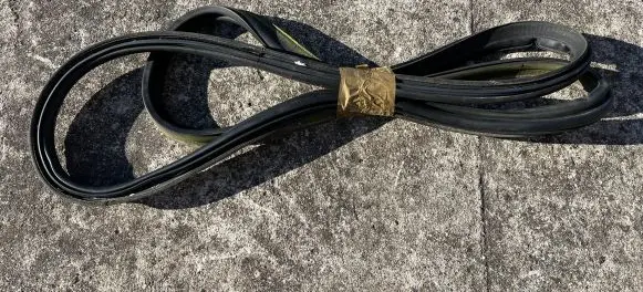 Trunk rubber seal (body)