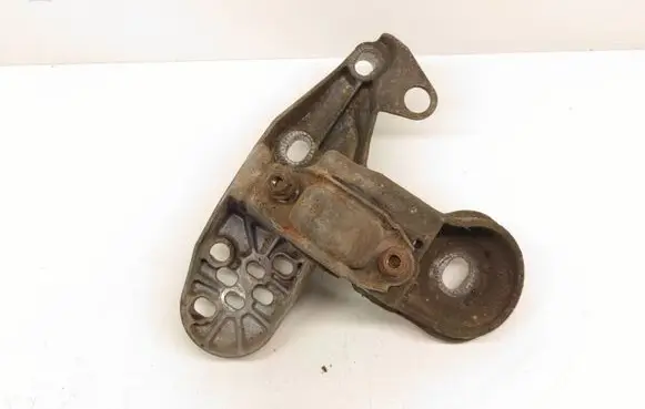Audi A4 S4 B7 8E 8H Engine mounting bracket 8E0199351M