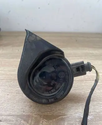 Volkswagen PASSAT B5 Horn signal 703381157