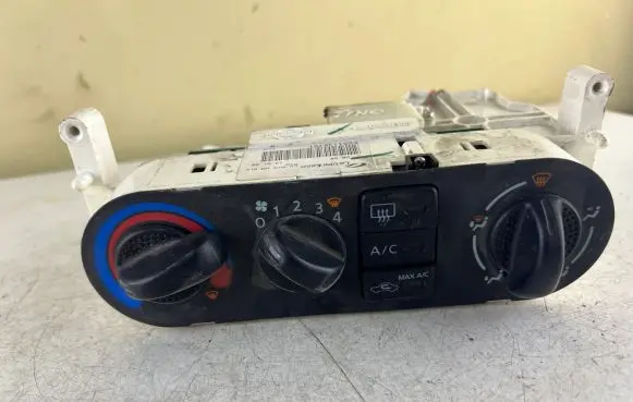 Nissan Almera Tino Climate control unit EC51136701