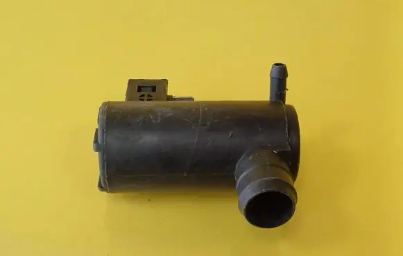 Volvo V70 Windscreen/windshield washer pump
