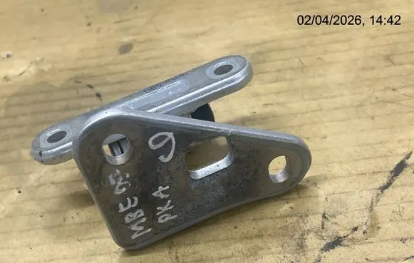 Mercedes-Benz E W211 Front door lower hinge 