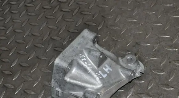 Mercedes-Benz GLS X166 Engine mounting bracket A6422236304