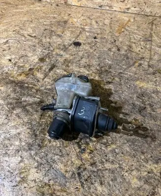 Mercedes-Benz E W211 Master brake cylinder a0004300312