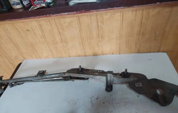 Nissan Almera Tino Front wiper linkage and motor 397020520