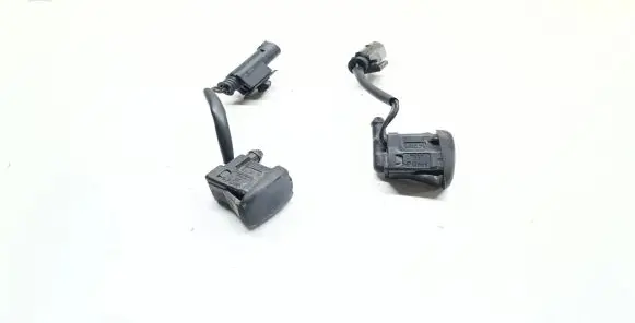 BMW 5 E39 Windshield washer spray nozzle 8361039 61668361039
