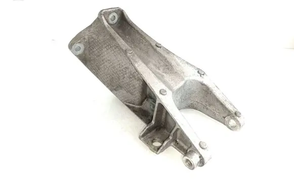 Engine mounting bracket