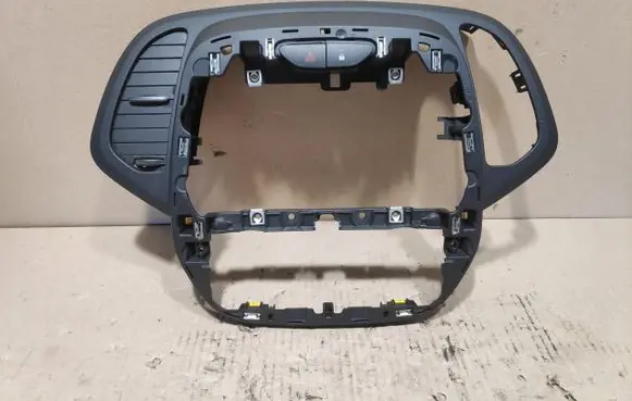 Renault Captur Dashboard center trim panel 682602532R