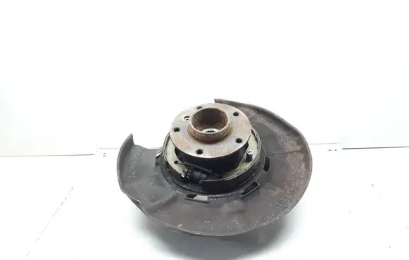 Rear wheel hub spindle/knuckle