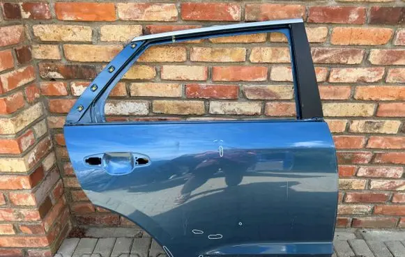 KIA Niro Rear door
