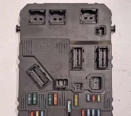 Citroen Xsara Picasso Fuse module 9653667580 S118085320 255061805