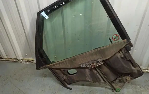 Rear door manual window regulator