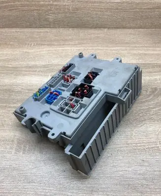 BMW 1 E81 E87 Fuse module 6906607