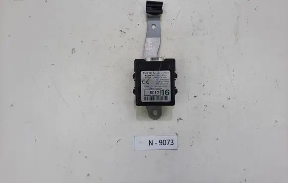 Toyota Prius (XW20) Door control unit/module 8999147030