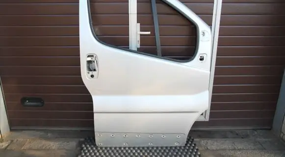 Opel Vivaro Front door 7751478601 7751472215