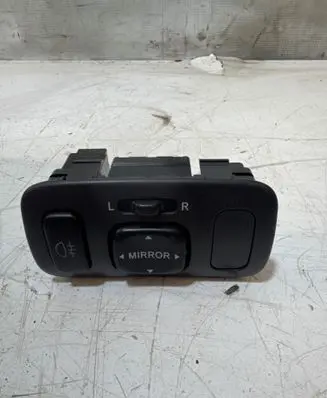Toyota Corolla E110 Wing mirror control module 5472k9n