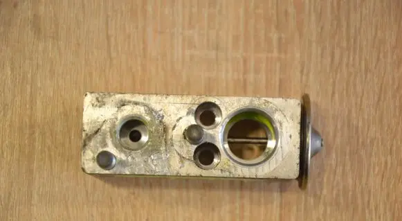 Alfa Romeo Giulietta Air conditioning (A/C) expansion valve 