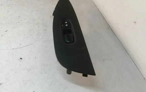 Nissan Qashqai Front door window switch trim 809604EH0AX