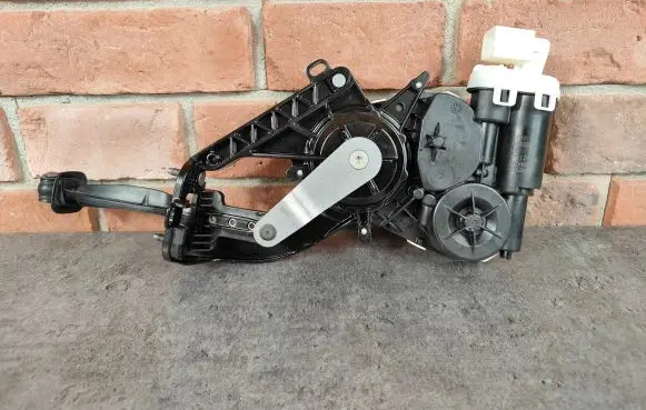 BMW 7 G70 Sliding door motor assembly 9883257 17617714 22A265