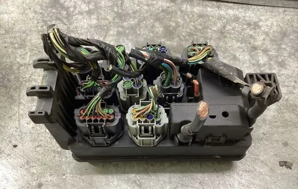 Jaguar X-Type Fuse module 4X4314A073BF 518812300 A11653119
