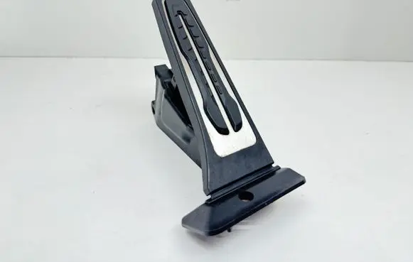 BMW 5 G30 G31 Accelerator throttle pedal 6871053