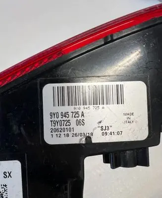 Porsche Cayenne (9Y0 9Y3) Rear tail light reflector 9Y0945725A 9Y0945725