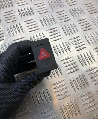 Volkswagen PASSAT B5.5 Hazard light switch 3B0953235A