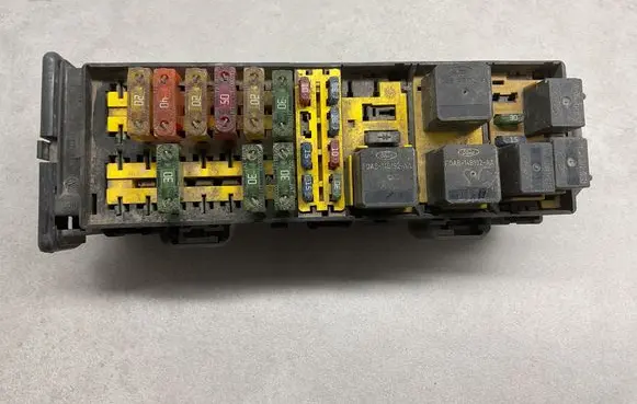 Ford Explorer Fuse box set F77B14A068AC 64198