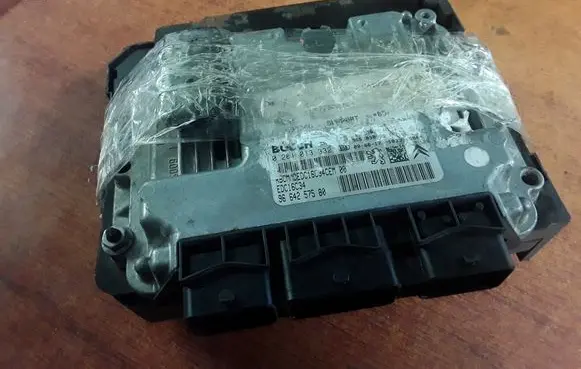 Citroen C4 I Engine ECU kit and lock set 9663798580 0281013332
