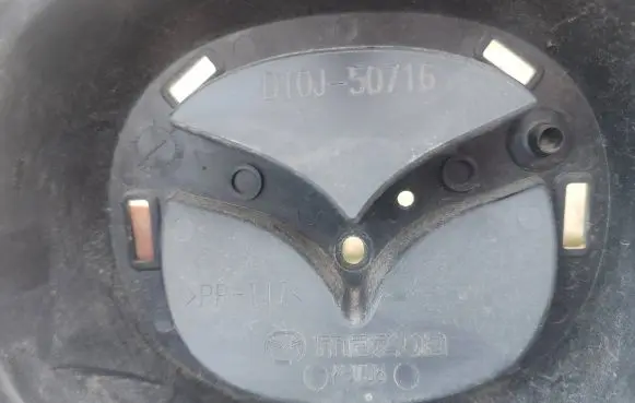 Manufacturer badge logo/emblem
