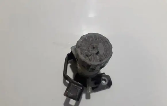Brake fluid reservoir