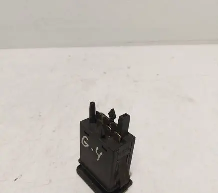 Volkswagen Golf IV Windscreen/window heater switch 1J0959621C