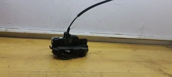 Opel Insignia A Front door lock 13503781 09E251