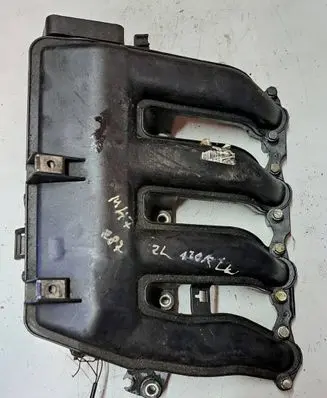 BMW 1 E81 E87 Intake manifold 7787318