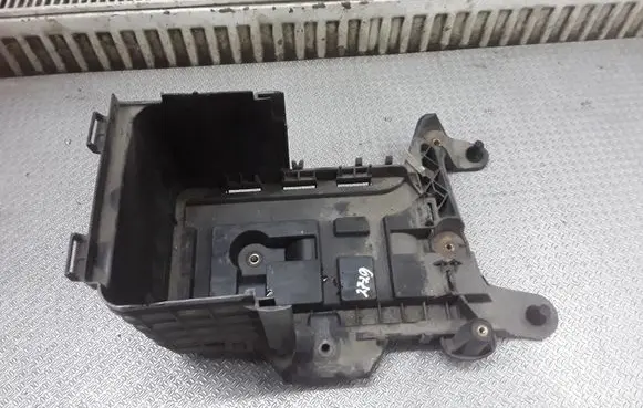 Volkswagen Touran I Battery tray 1K0915333