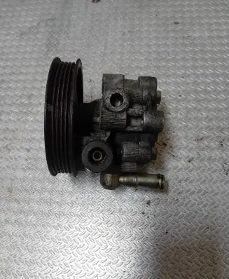 Toyota RAV 4 (XA20) Power steering pump