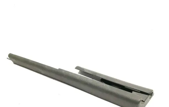 Volkswagen Touareg I Sliding door rail trim 7L0881479 4704001