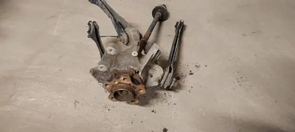 Rear wheel hub spindle/knuckle