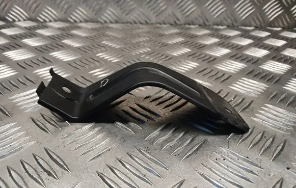 Volkswagen PASSAT B5.5 Fender mounting bracket 3B0821238A