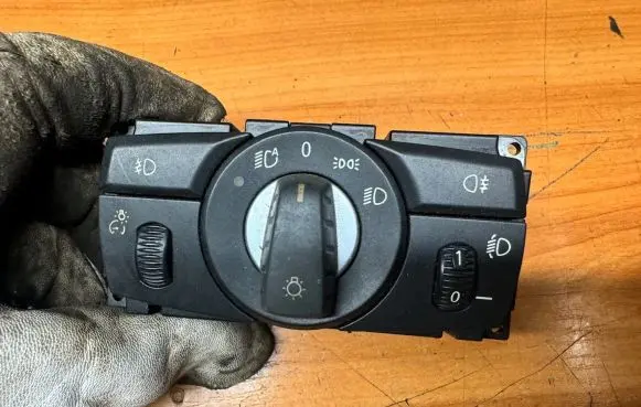 BMW 5 E60 E61 Light switch 6988555 300704102 33295101