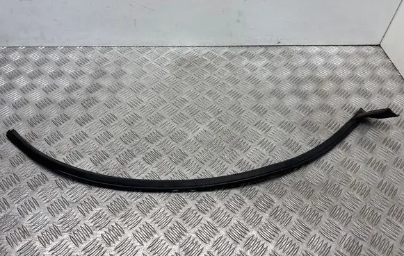 Chrysler Grand Voyager V Rear side glass trim 