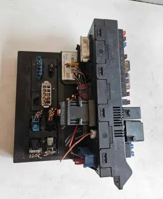 Mercedes-Benz E W211 Fuse module 2115453901 000071656220030C