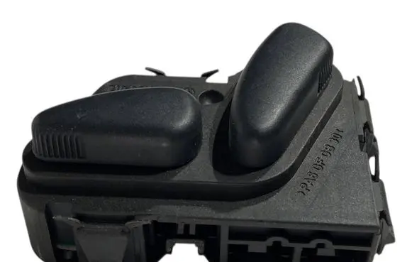 Mercedes-Benz E W211 Seat control switch 2108213851