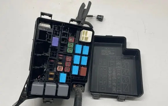 Toyota RAV 4 (XA40) Fuse box set 8266242550