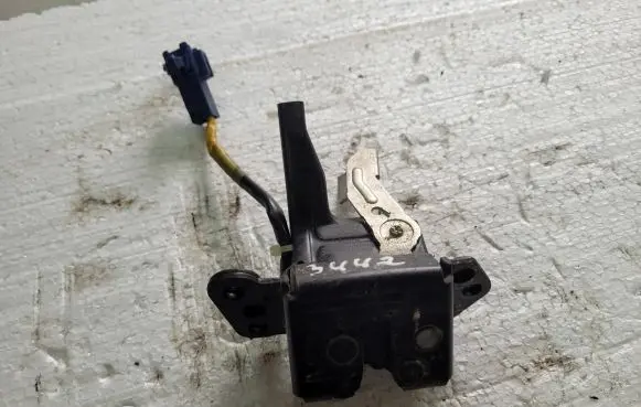 Toyota Yaris Loading door lock 