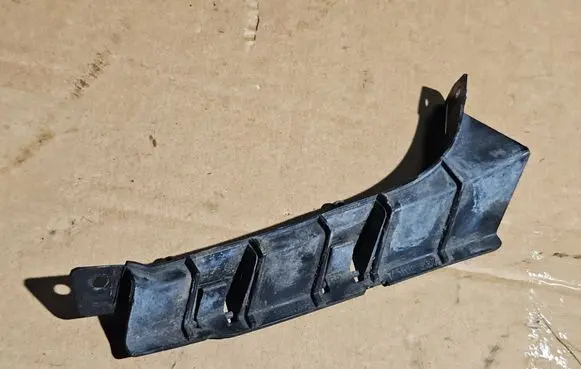 BMW X5 E53 Front bumper mounting bracket 7116667