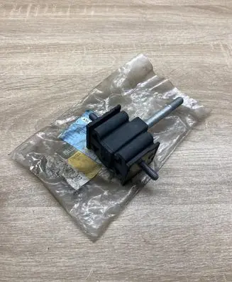 Renault 11 Gearbox mounting bracket 7700770307