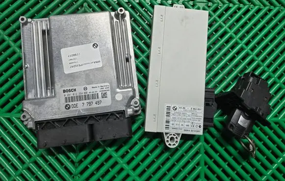 BMW 3 E90 E91 Engine ECU kit and lock set 6964051