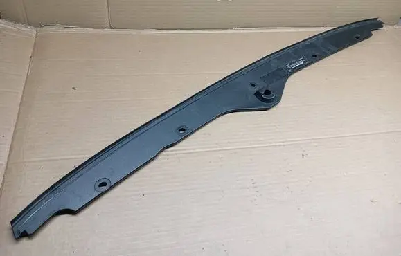 Volvo XC40 Front bumper splitter molding 32386184