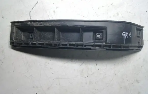 Rear bumper mounting bracket